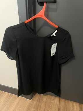 DR2 Black Short-Sleeve Crewneck Blouse